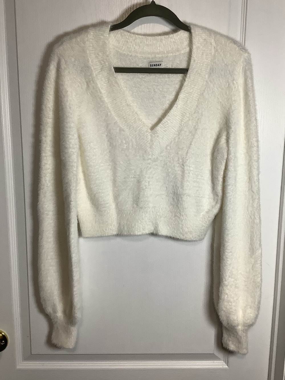 Aritzia Sunday Best Cropped V-Neck Fuzzy Sweater in Ivory